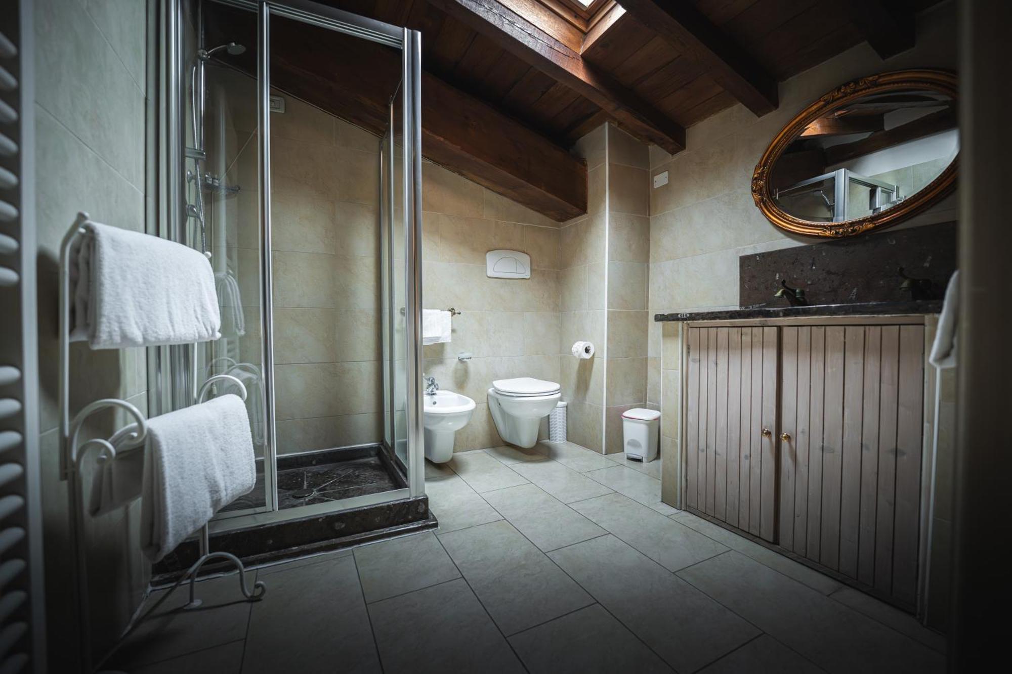 Hotel La Tavola Rotonda Cortemaggiore Pokoj fotografie