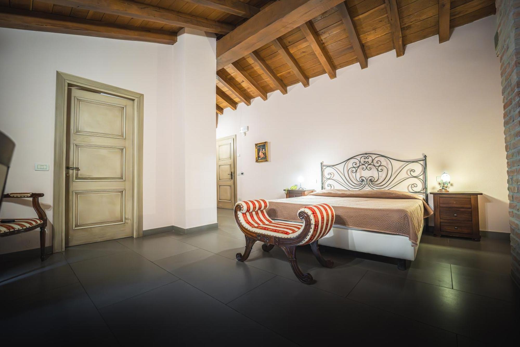Hotel La Tavola Rotonda Cortemaggiore Exteriér fotografie
