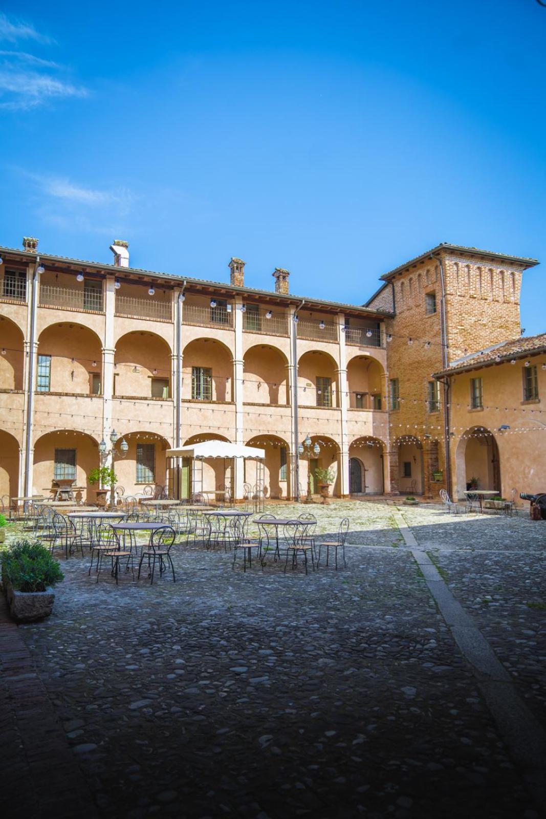 Hotel La Tavola Rotonda Cortemaggiore Exteriér fotografie
